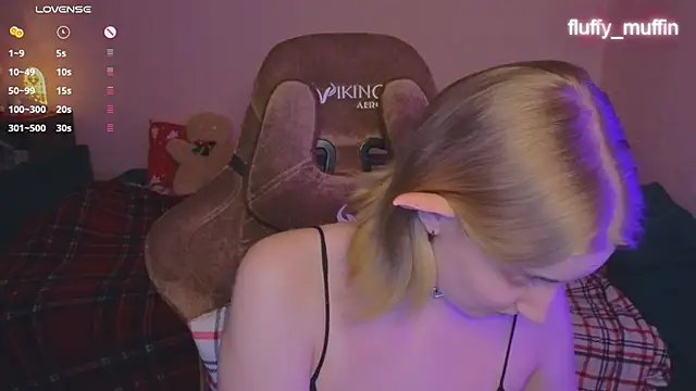 Snapshot of Fluffy_muffin_ chatting on 01/03/25, 06:57 Fluffy muffin online show from 01/03/25, 06:57