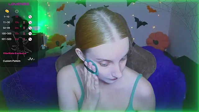 Snapshot of Fluffy_muffin_ chatting on 10/24/25, 03:30 Fluffy muffin online show from 10/24/25, 03:30