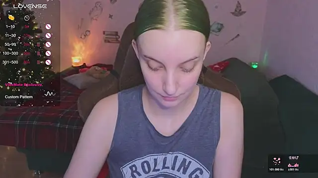 Snapshot of Fluffy_muffin_ chatting on 11/26/25, 08:37 Fluffy muffin online show from 11/26/25, 08:37