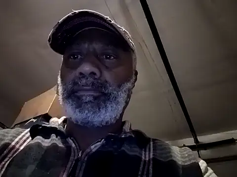 Snapshot of yasohw chatting on 12/29/24, 03:33 yasohw online show from 12/29/24, 03:33