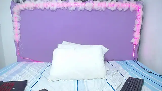 Snapshot of Amberhernandez chatting on 01/14/25, 03:43 Amberhernandez online show from 01/14/25, 03:43