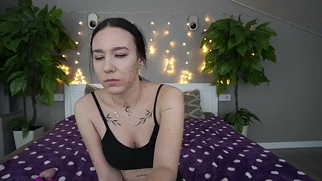 Snapshot of NikkiGoldSide chatting on 01/15/25, 07:55 NikkiGoldSide online show from 01/15/25, 07:55