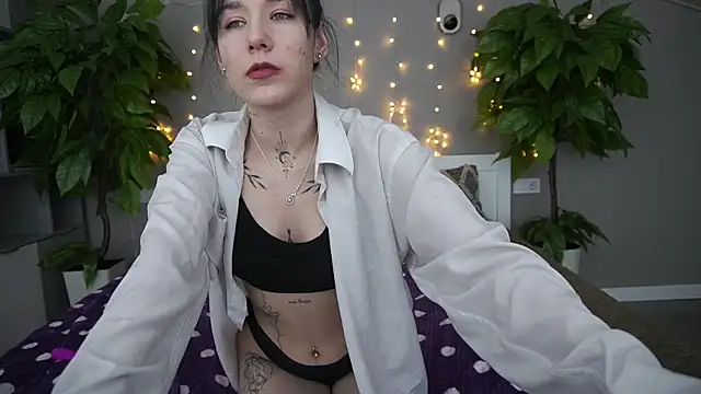 Snapshot of NikkiGoldSide chatting on 02/01/25, 04:22 NikkiGoldSide online show from 02/01/25, 04:22
