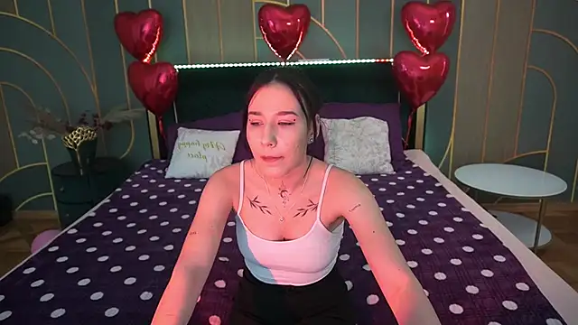 Snapshot of NikkiGoldSide chatting on 02/12/25, 02:32 NikkiGoldSide online show from 02/12/25, 02:32