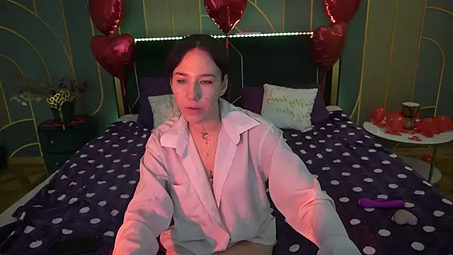 Snapshot of NikkiGoldSide chatting on 02/20/25, 02:18 NikkiGoldSide online show from 02/20/25, 02:18