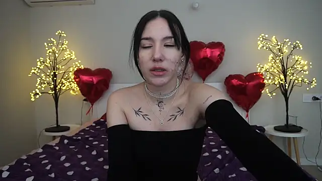 Snapshot of NikkiGoldSide chatting on 02/26/25, 08:22 NikkiGoldSide online show from 02/26/25, 08:22