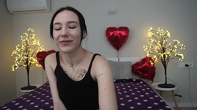 Snapshot of NikkiGoldSide chatting on 03/03/25, 01:42 NikkiGoldSide online show from 03/03/25, 01:42