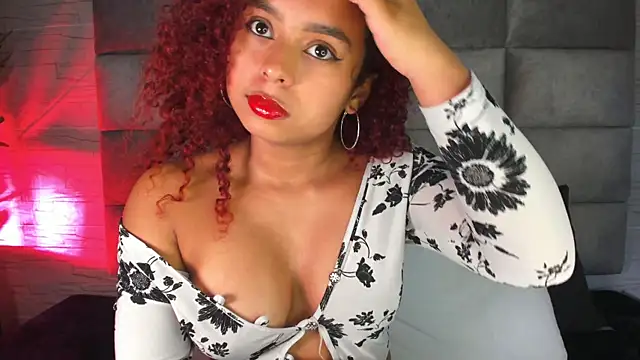 lara jones  online show from 02/18/25, 03:42