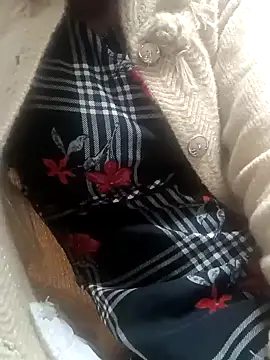 Snapshot of Rajni-Mehra chatting on 02/08/25, 03:41 Rajni-Mehra online show from 02/08/25, 03:41