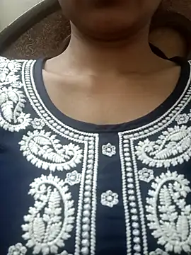 Snapshot of Rajni-Mehra chatting on 02/11/25, 05:07 Rajni-Mehra online show from 02/11/25, 05:07