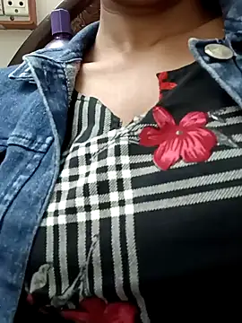 Snapshot of Rajni-Mehra chatting on 03/02/25, 05:25 Rajni-Mehra online show from 03/02/25, 05:25