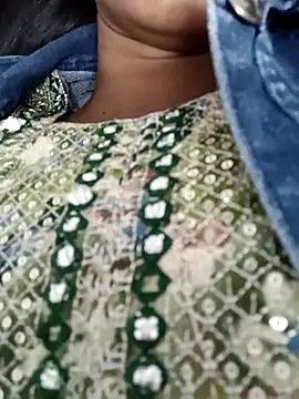 Snapshot of Rajni-Mehra chatting on 03/03/25, 04:56 Rajni-Mehra online show from 03/03/25, 04:56