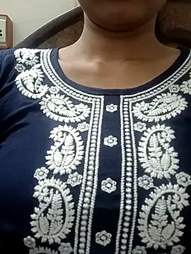 Snapshot of Rajni-Mehra chatting on 03/12/25, 08:30 Rajni-Mehra online show from 03/12/25, 08:30