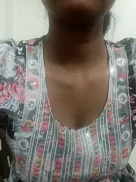 Snapshot of Rajni-Mehra chatting on 03/17/25, 06:40 Rajni-Mehra online show from 03/17/25, 06:40