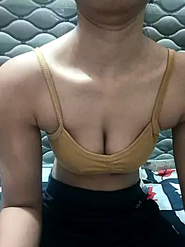 Snapshot of Rajni-Mehra chatting on 12/02/25, 05:24 Rajni-Mehra online show from 12/02/25, 05:24