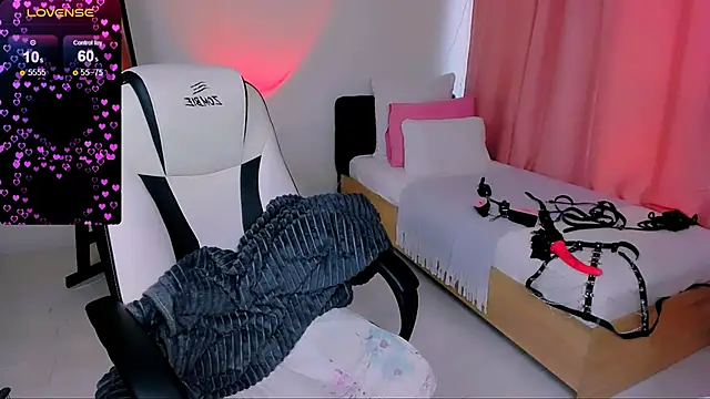 Snapshot of love_insidee chatting on 02/07/25, 11:34 love insidee online show from 02/07/25, 11:34