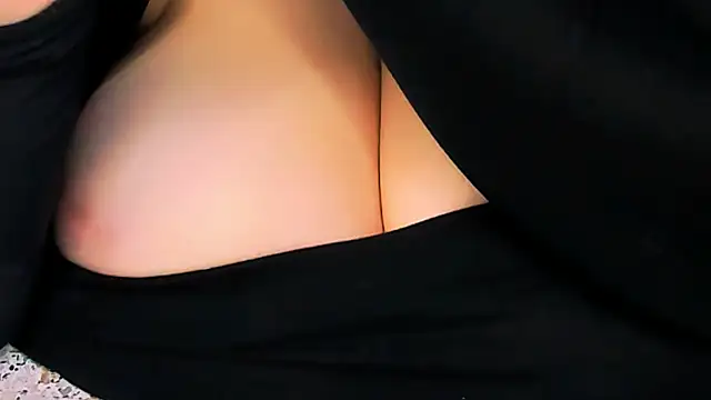 Snapshot of love_insidee chatting on 10/18/25, 07:42 love insidee online show from 10/18/25, 07:42