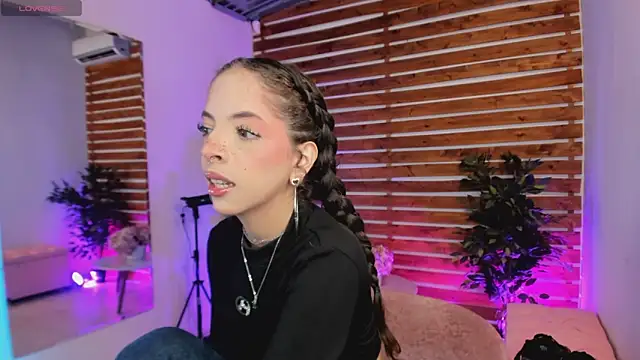 Sapphire Venuss online show from 02/04/26, 01:22