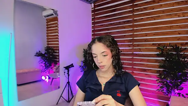 Sapphire Venuss online show from 02/08/26, 12:14