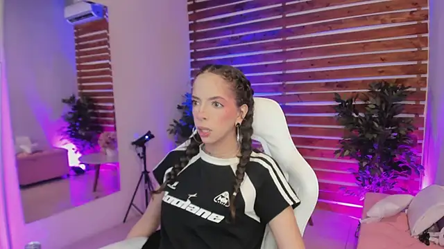 Sapphire Venuss online show from 02/24/26, 12:52