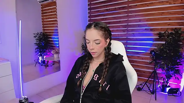 Sapphire Venuss online show from 04/15/26, 01:01