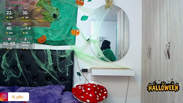 Snapshot of lily_f00x chatting on 10/13/25, 12:38 lily f00x online show from 10/13/25, 12:38