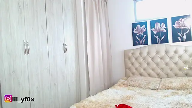 Snapshot of lily_f00x chatting on 11/19/25, 12:38 lily f00x online show from 11/19/25, 12:38