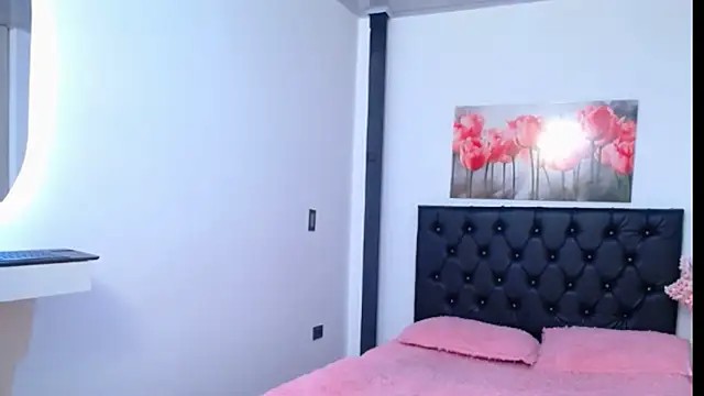 Snapshot of lily_f00x chatting on 12/05/25, 12:36 lily f00x online show from 12/05/25, 12:36