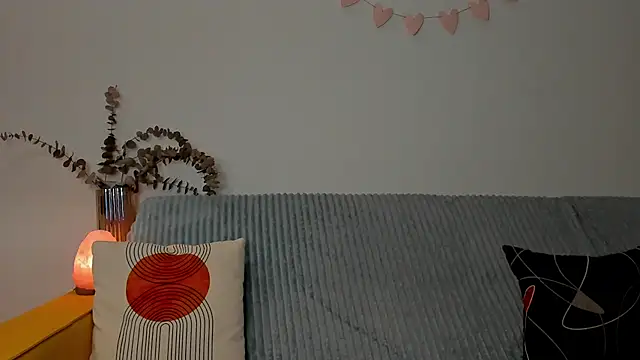 erika hoiree online show from 11/08/25, 04:01