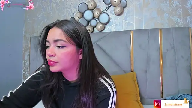 KimDevinne online show from 11/13/25, 01:48