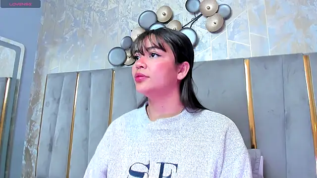 KimDevinne online show from 12/19/25, 02:07