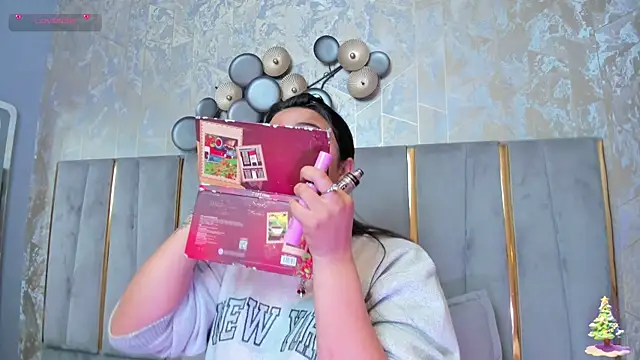 KimDevinne online show from 12/21/25, 03:46