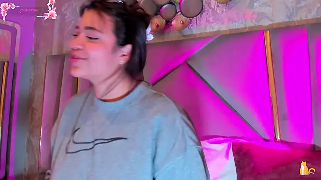 KimDevinne online show from 02/11/26, 02:49