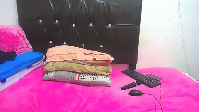 Snapshot of BigbootyNickyx chatting on 03/12/25, 11:01 BigbootyNickyx online show from 03/12/25, 11:01