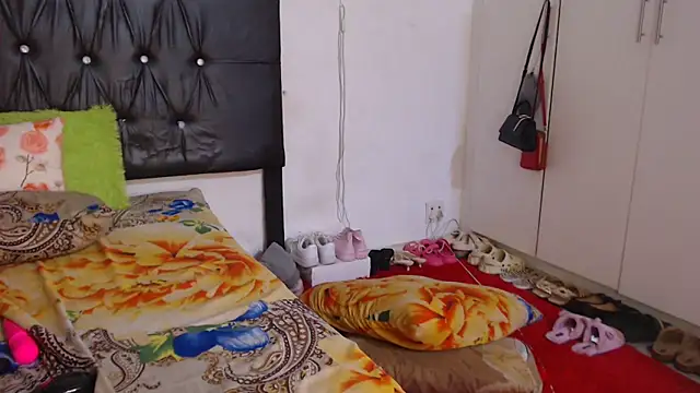 Snapshot of BigbootyNickyx chatting on 10/07/25, 06:05 BigbootyNickyx online show from 10/07/25, 06:05