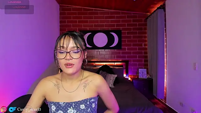Snapshot of Scarlett_Vela13 chatting on 06/18/26, 04:33 Scarlett Vela13 online show from 06/18/26, 04:33