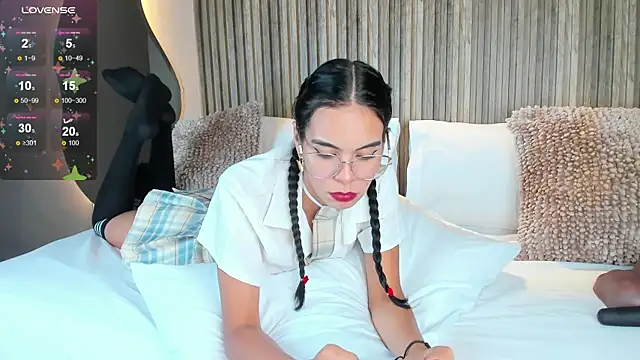 Snapshot of AnahinClar chatting on 11/12/25, 05:24 AnahinClar online show from 11/12/25, 05:24