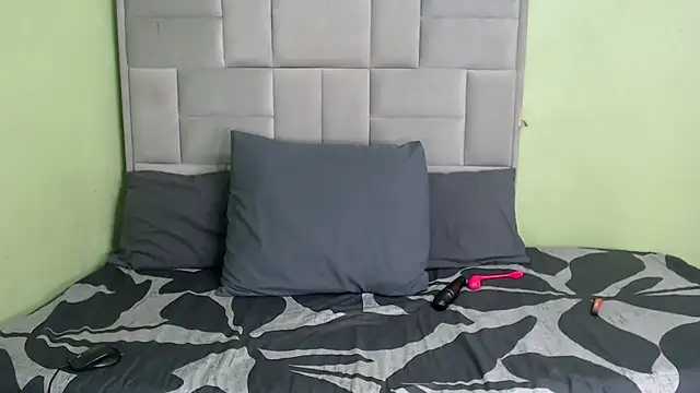 ThickPearlx23 online show from 11/26/25, 06:36