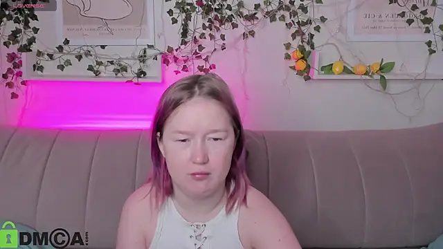 Sara Robinson online show from 09/26/25, 02:37