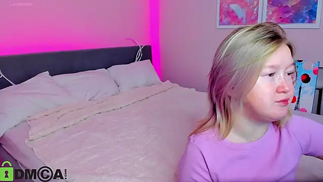 Sara Robinson online show from 10/14/25, 02:34