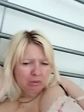 Snapshot of Lauri_scherri chatting on 06/08/26, 12:49 Lauri scherri online show from 06/08/26, 12:49
