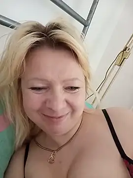 Snapshot of Lauri_scherri chatting on 06/16/26, 01:47 Lauri scherri online show from 06/16/26, 01:47
