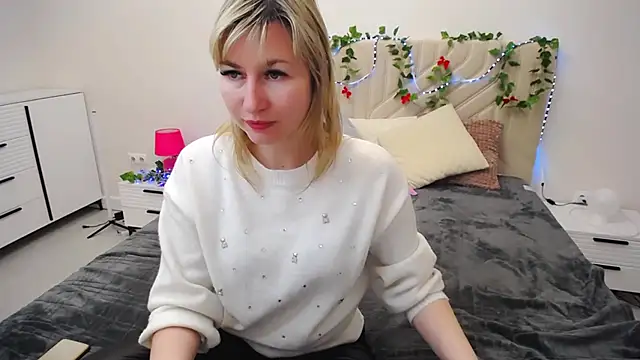 Snapshot of Incredible_Ariela chatting on 02/12/25, 12:44 Incredible Ariela online show from 02/12/25, 12:44