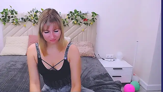 Snapshot of Incredible_Ariela chatting on 09/16/25, 05:41 Incredible Ariela online show from 09/16/25, 05:41