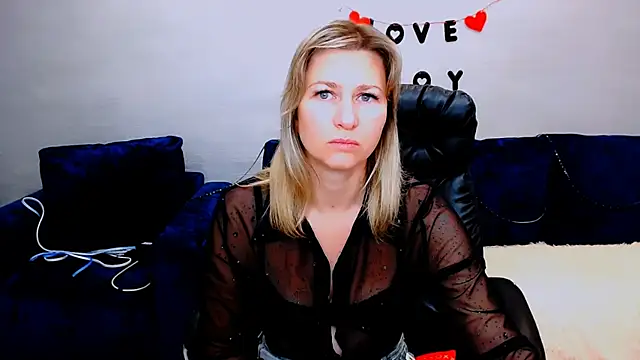 Snapshot of Incredible_Ariela chatting on 09/23/25, 04:04 Incredible Ariela online show from 09/23/25, 04:04