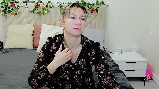 Snapshot of Incredible_Ariela chatting on 09/29/25, 06:18 Incredible Ariela online show from 09/29/25, 06:18