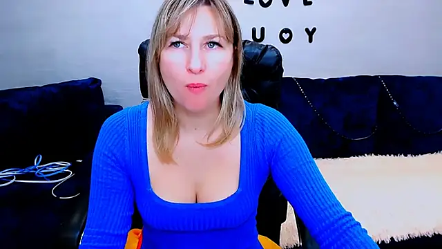 Snapshot of Incredible_Ariela chatting on 10/02/25, 11:06 Incredible Ariela online show from 10/02/25, 11:06