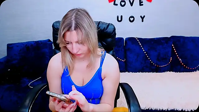 Snapshot of Incredible_Ariela chatting on 10/09/25, 11:08 Incredible Ariela online show from 10/09/25, 11:08