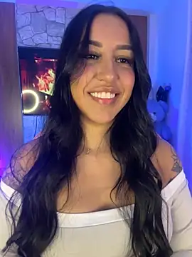 Snapshot of Tamara_Roberts1 chatting on 11/11/25, 02:33 Tamara Roberts1 online show from 11/11/25, 02:33