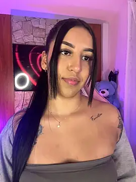 Snapshot of Tamara_Roberts1 chatting on 11/20/25, 03:18 Tamara Roberts1 online show from 11/20/25, 03:18